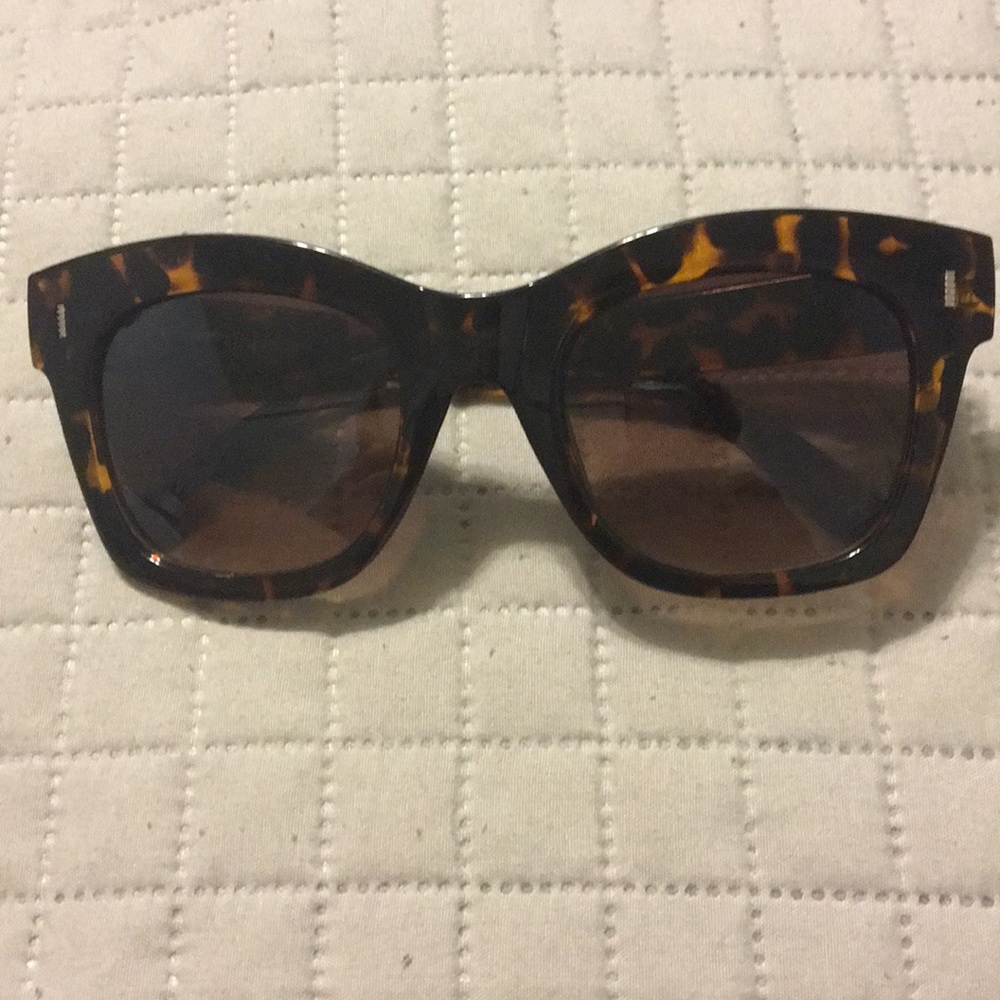 STEVE MADDEN Sunglasses